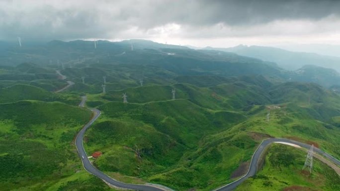 中国贵州山路鸟瞰图。