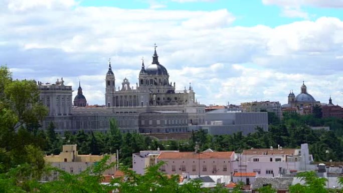 Almudena cahtedral在马德里