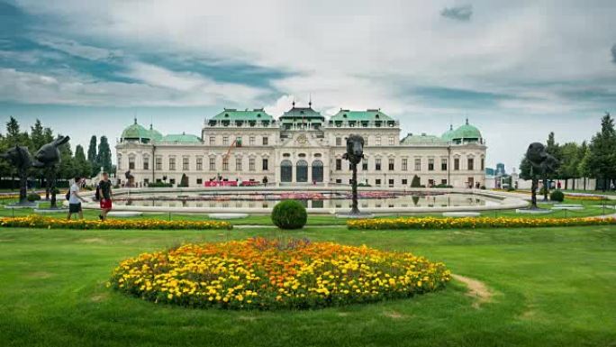 人群在奥地利维也纳Belvedere宫醒来的时间流逝