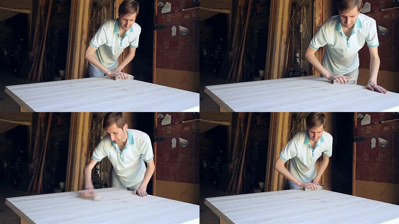 工匠加工未来桌子的木质表面。