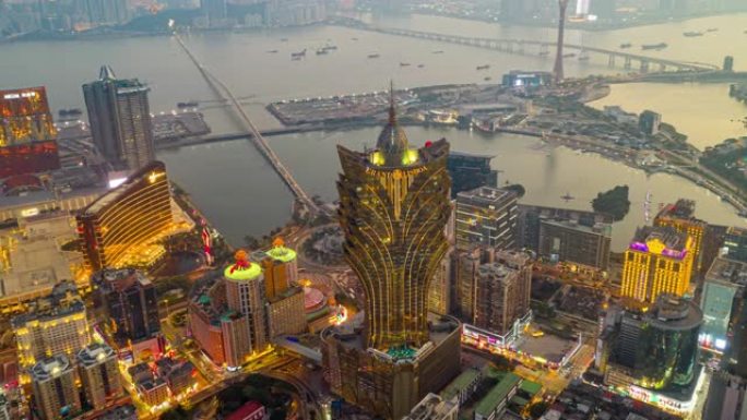 日落时分，中国香港岛附近的澳门城市和摩天大楼