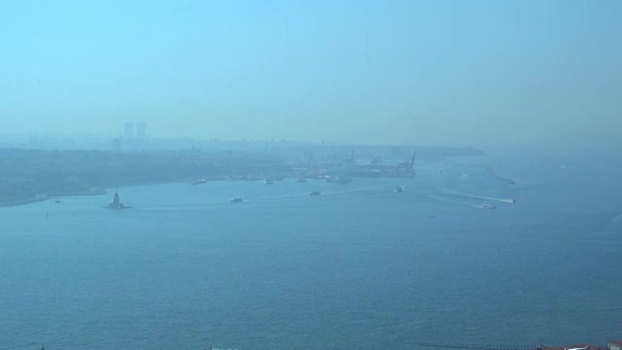 4K İ stanbul-在少女塔附近经过的汽船的鸟瞰图