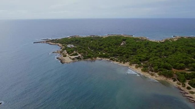 西班牙马略卡岛南部海岸萨拉皮塔附近的斯泰涅尔德米约恩海滩和港口的阿丽亚景观