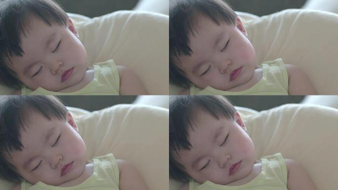 日本婴儿一边喝牛奶一边睡觉。从视图。