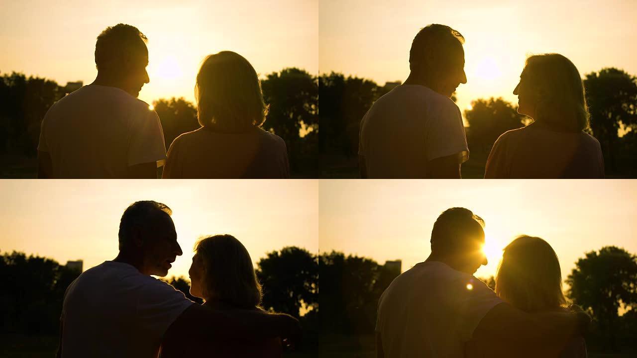 高级情侣剪影拥抱，一起看日落，浪漫约会