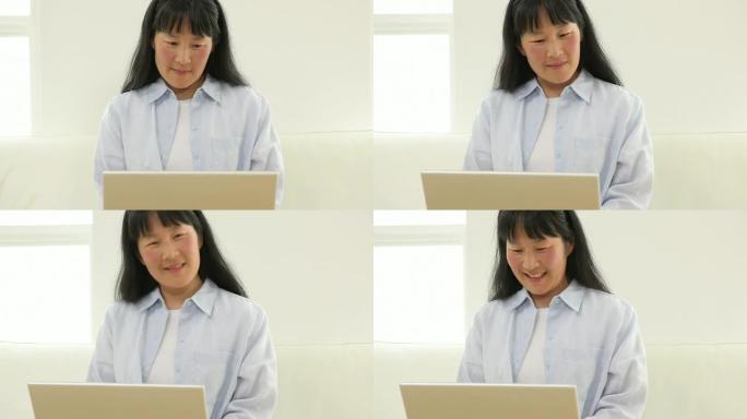 拥有笔记本电脑的成熟亚洲女性