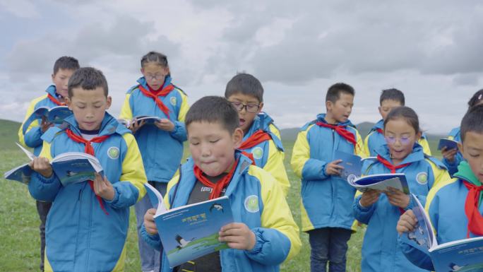 藏族小孩草原朗读
