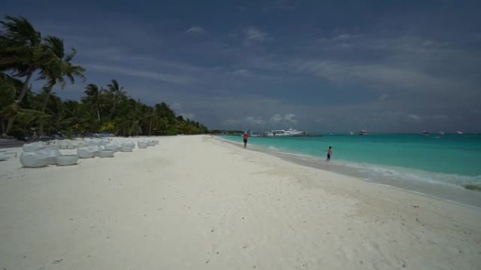 马尔代夫岛，有海滩和大海