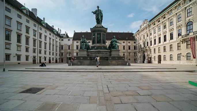 时间流逝，人群在维也纳霍夫堡宫醒来