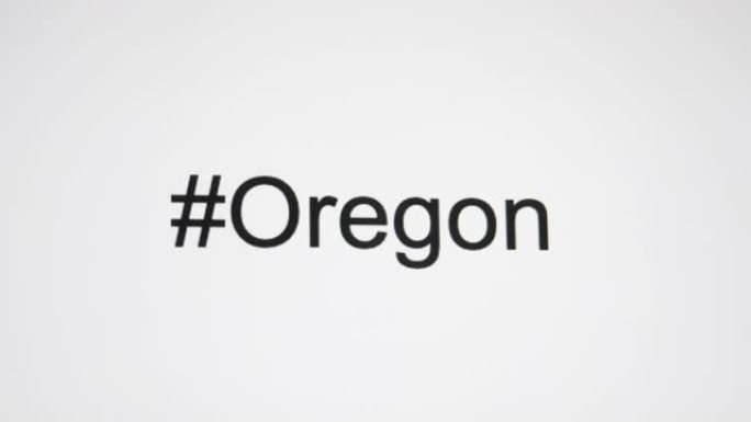 一个人在他们的计算机屏幕上键入 “# Oregon”，然后跟随状态缩写