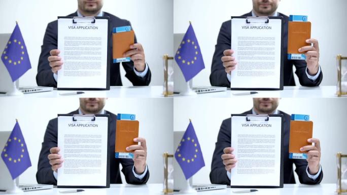 欧盟领事官员出示签证申请和护照，难民政策