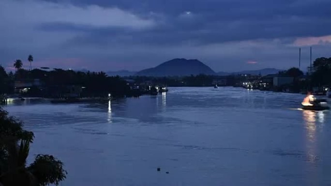 泰国南部那空Srithammarat的Sichon反射河和渔夫村的延时日落
