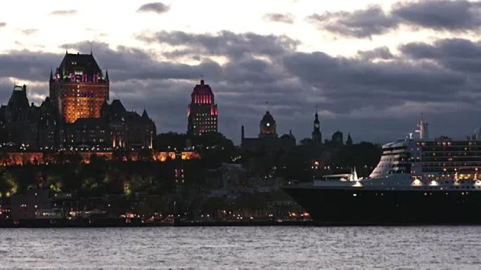 魁北克市日落时的城市景观