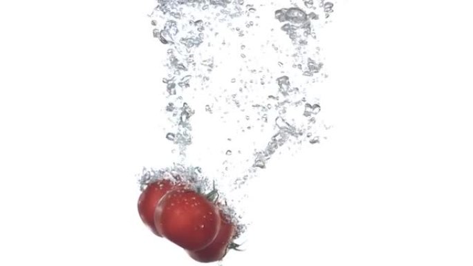西红柿溅入水中，慢动作
