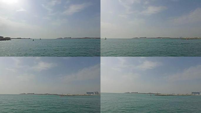 在迪拜海岸线附近巡游