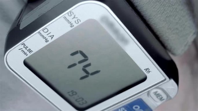 腕部血压计可测量人的生命体征
