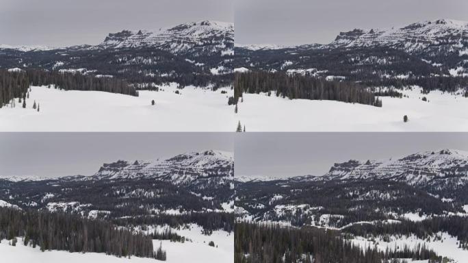 怀俄明州崎Mountain的山景-无人机拍摄