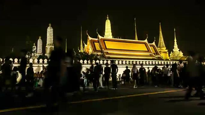 Sanam Luang的哀悼者人群，而泰国普密蓬宫的遗体