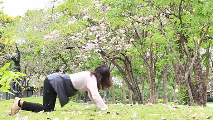 女人尝试练习瑜伽运动