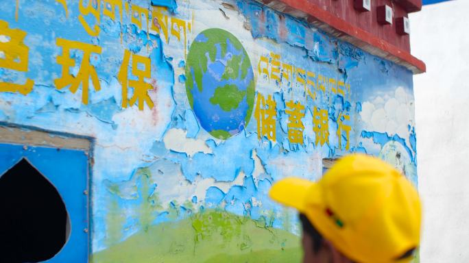 校园环保实践 小学生们奔跑 小学生们开心