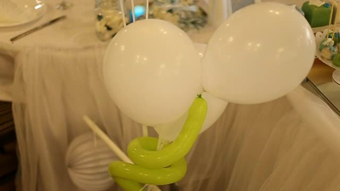 白色气球装饰庆祝