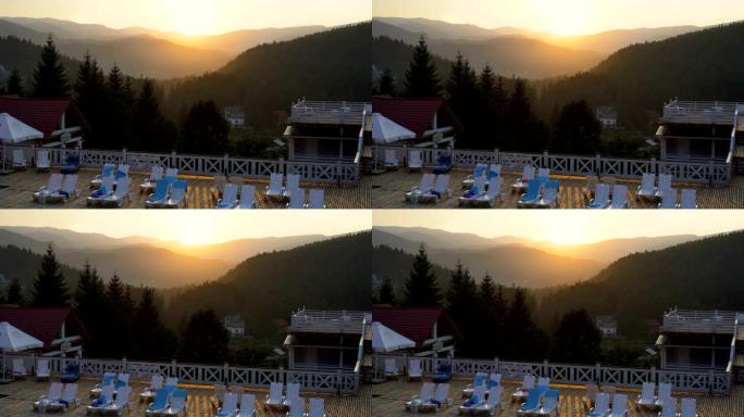 从山间酒店露台可以看到日落景色，美丽宁静的风景