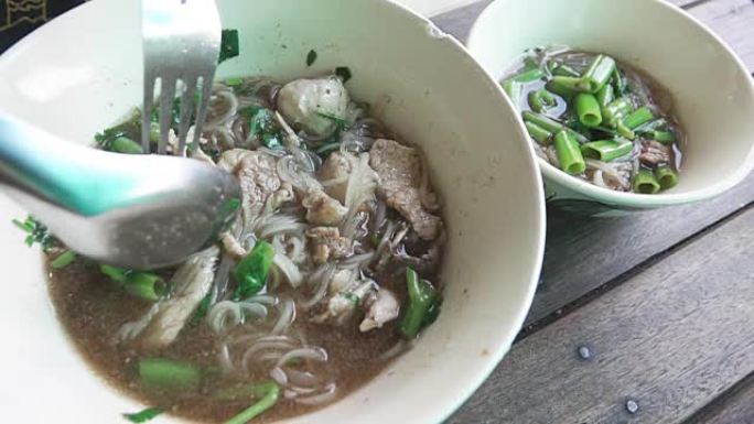 超级慢动作高清: 泰国面汤