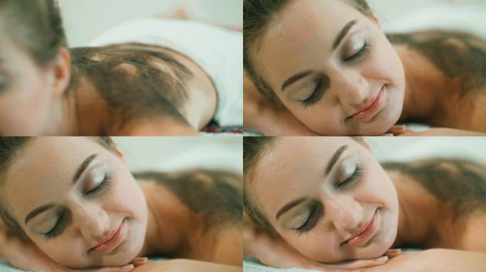 享受按摩的和平女性