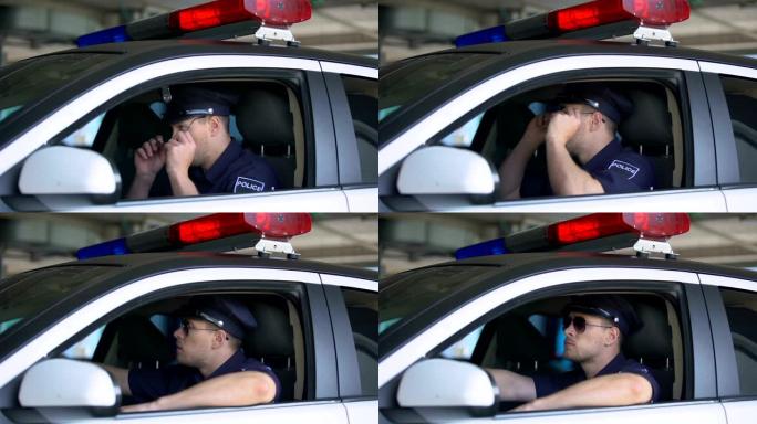 自信的警察戴着墨镜在车里，准备进行区域巡逻、工作
