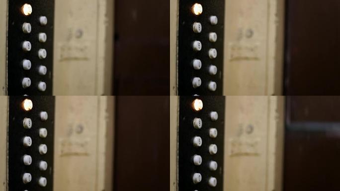 旧电梯，带数字的按钮