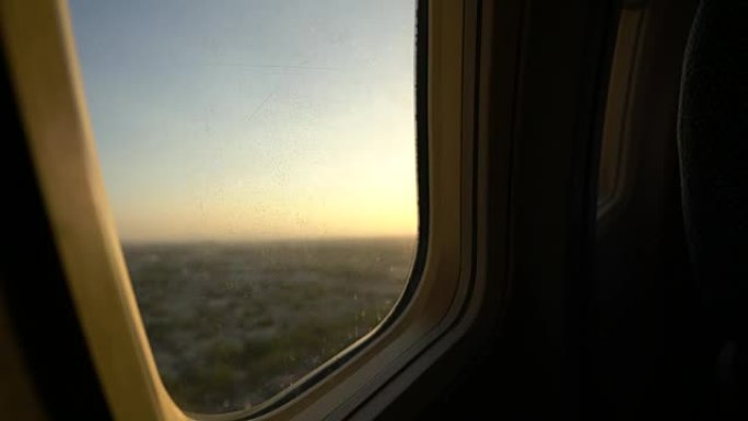 从飞机窗口观看