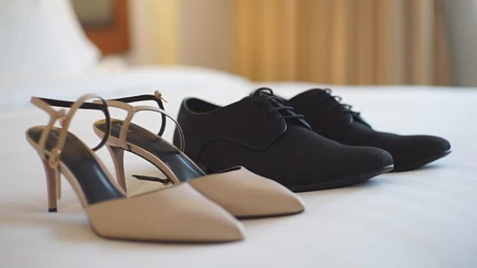 2张新娘和新郎的鞋子。婚礼主题。