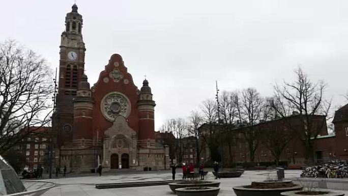 平移在瑞典马尔默的Triangeln站拍摄了约翰内斯教堂