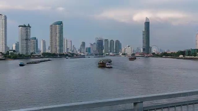 曼谷城市景观Chao Praya河一侧的4k超流，从晚上到晚上都有各种旅行船航行