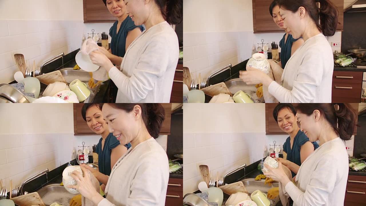 中国母女俩做菜杂乱居家主妇女人