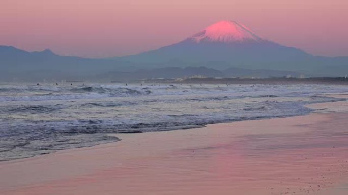 富士山冲浪者晨间海滩