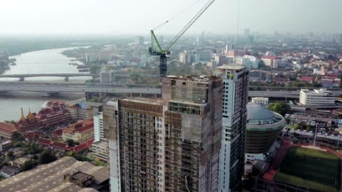 摩天大楼在建造过程中的鸟瞰图