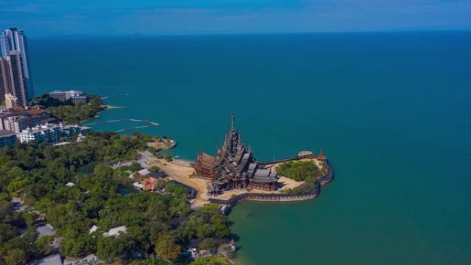 泰国曼谷附近芭堤雅春武里府真相保护区的超脱或俯冲鸟瞰图
