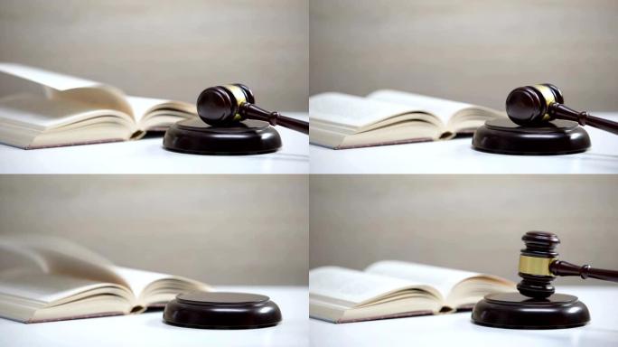 书放在桌上，木槌敲在健全的积木上，政府宪法，法律秩序