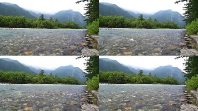 日本长野县上高市的Hotaka山和Azusa河