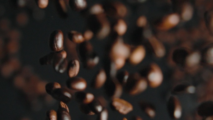 咖啡豆抛洒慢动作