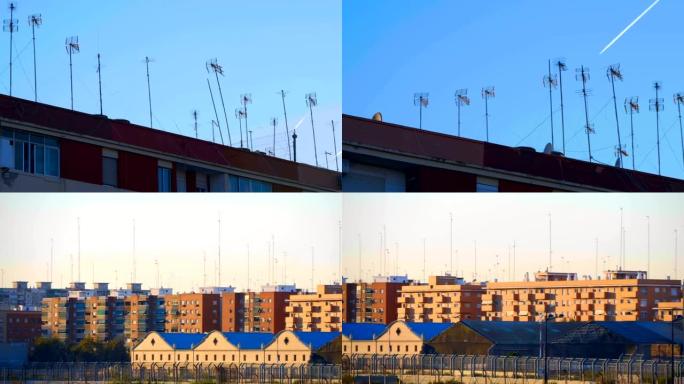一排排电视模拟天线在蓝天的房屋屋顶上