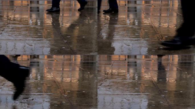 在雨中行走。城市通勤者的脚。