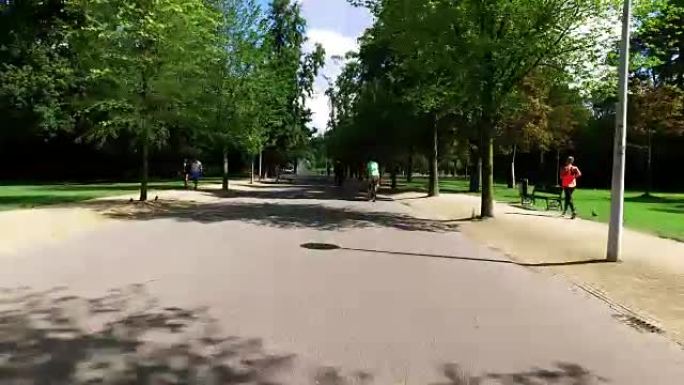 视点: 阿姆斯特丹冯德尔公园骑自行车