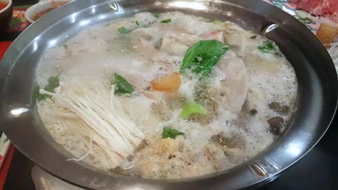 热煮汤，寿喜烧kbu热po泰式食品 (Moo Jum)