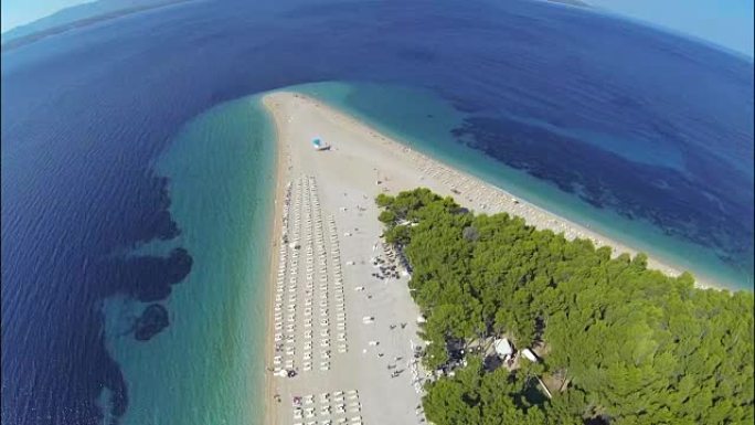 Zlatni rat beach，Bol，Brac岛，达尔马提亚，克罗地亚，来自无人机