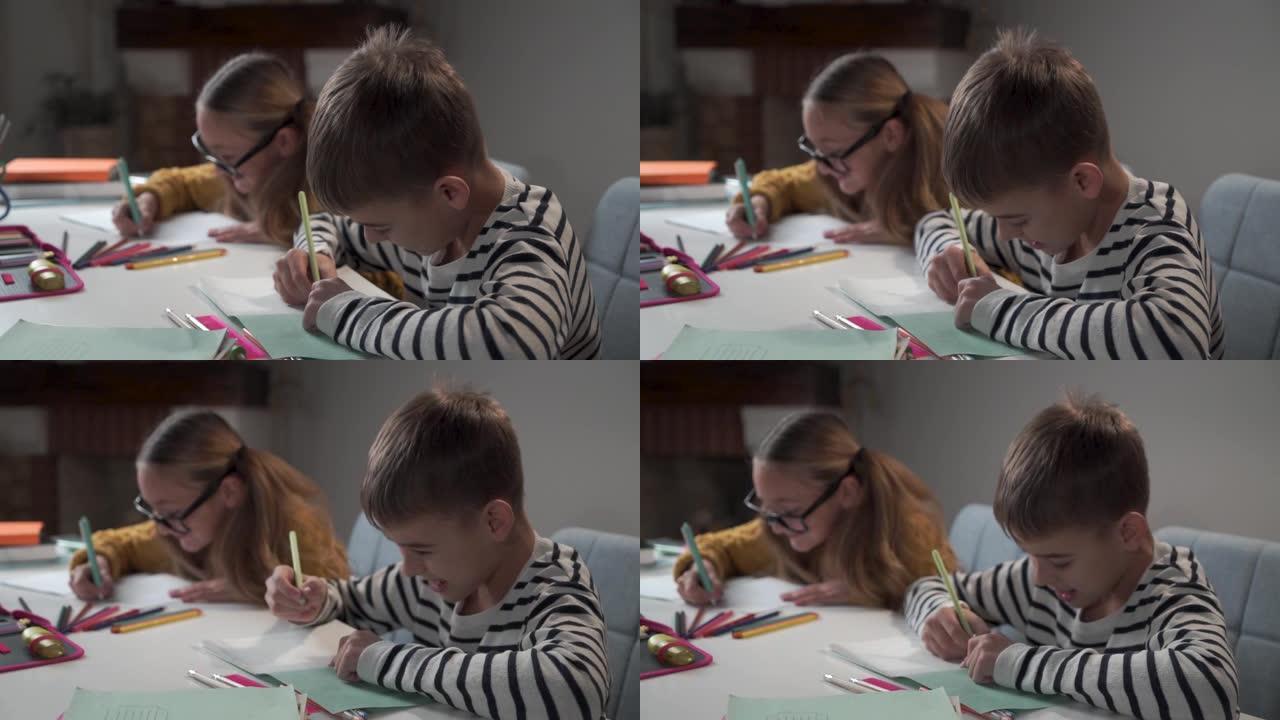 微笑的高加索男孩在练习本上写作和交谈的肖像。戴眼镜的女孩在后台笑。两个同学喜欢学习过程。摄像机从右向