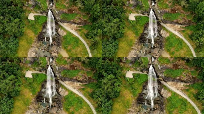 Steinsdalsfossen是挪威霍达兰郡Kvam市Steine村的瀑布。瀑布是挪威游客最多的旅