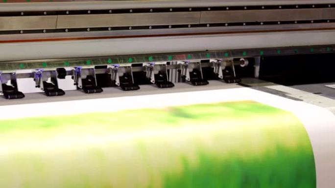 工业升华打印机，用于织物上的数字印刷。现代纺织工业。