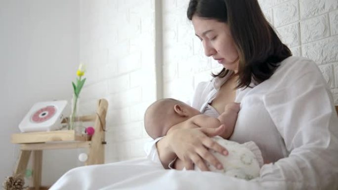 母亲正在哺乳哺育母乳幼儿